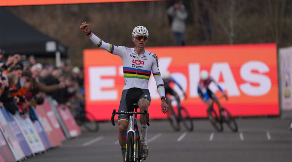 Ni 2 pinchazos frenan a Van der Poel con otro sensacional top-5 de Orts en Maasmechelen