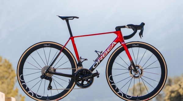 Así son las bicis Orbea para el Lotto Intermarché, con carbono visto para ahorrar hasta 100 gramos