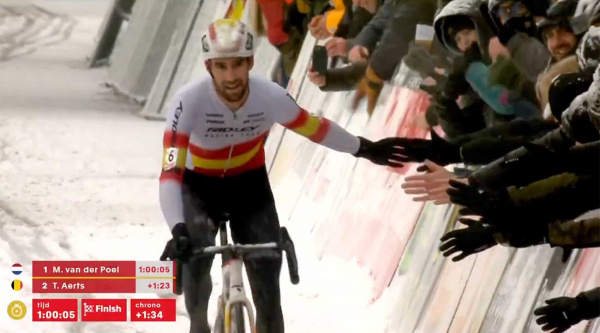 Felipe Orts sube al podio de una carrera extrema que se lleva Van der Poel