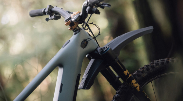 Fox lanza el Podium Mud Guard, el guardabarros específico para su horquilla invertida