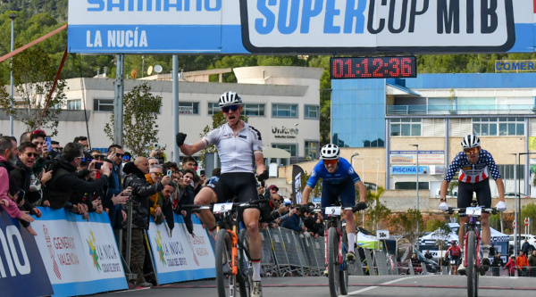 Brandl y Henderson ganan en el arranque de la Shimano Super Cup Massi en La Nucía