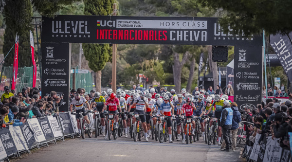 Luca Schwarzbauer y Anne Terpstra dominan los Internacionales Chelva XCO 2026
