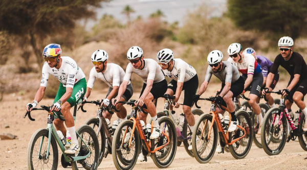 Drechou se impone a Petr Vakoc en un final ajustadísimo en una Sahara Gravel que se consolida en el calendario