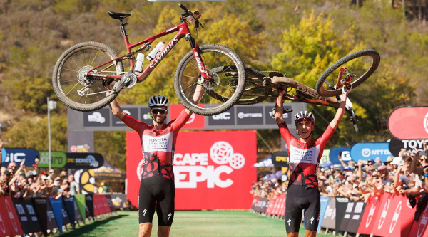 Ganan la carrera el último día… otra demostración de saber correr de Beers y Nortje en la Absa Cape Epic 2026
