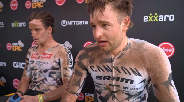 Canyon de Gaze y Schwarzbauer gana la 2a etapa de la Absa Cape Epic luciendo su potente sprint