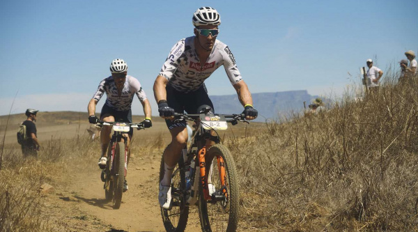 Los equipos de XCO dominan la etapa 4 de la Cape Epic: Canyon gana y Wilier Vittoria más líder