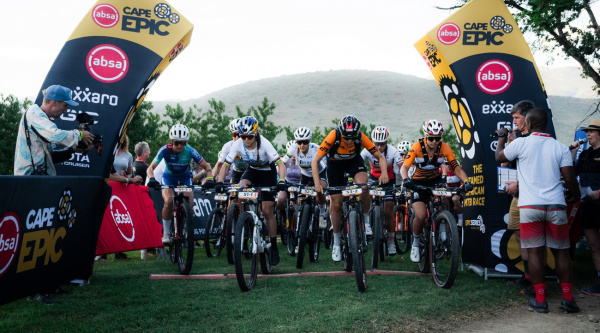 Keller y Lill aprovechan los problemas de Courtney y refuerzan su liderato en la Cape Epic