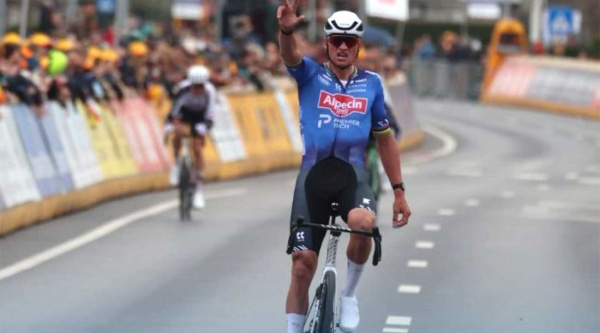 Mathieu van der Poel gana la E3 Saxo Classic 2026 tras un final al límite