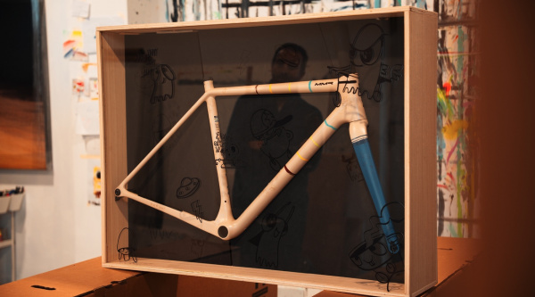 MMR une fuerzas con el artista Edgar Plans para crear una X-Tour convertida en obra de arte