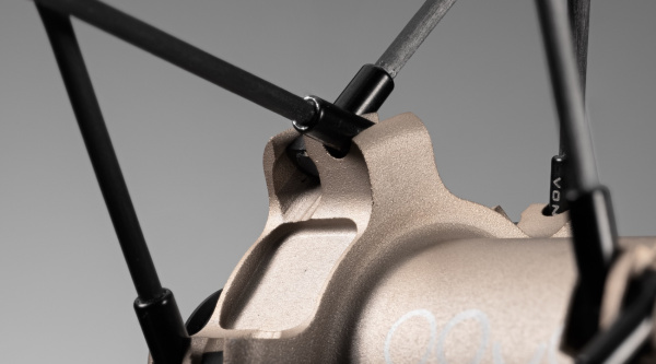 OQUO se suma a los radios de carbono con 4 nuevos juegos de ruedas (pesos y precios)