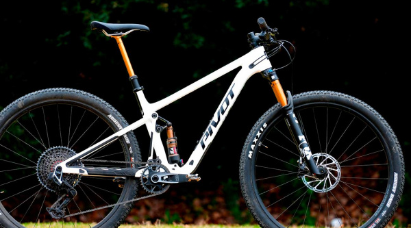 Test Pivot Mach 4 SL 2026: mantiene el dw-link y marca diferencias en el XC actual