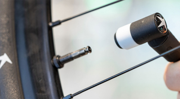 Más de 1 millón de bicis ya usan Clik Valve, el sistema que quiere sustituir a las válvulas tradicionales