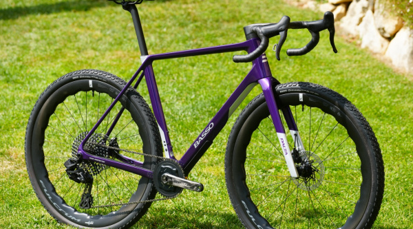 Nueva y espectacular decoración para la Basso Palta 3, que estrena montaje con Campagnolo Record 13
