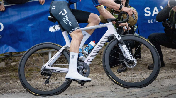 Llega la bici all-road que gana en el World Tour: así es la Canyon Endurace CFR 2026