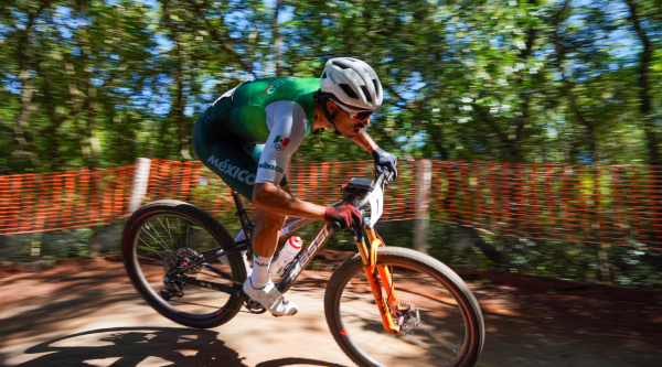 Gerardo Ulloa firma el doblete en el Panamericano de MTB 2026 y Catalina Vidaurre conquista el XCO femenino