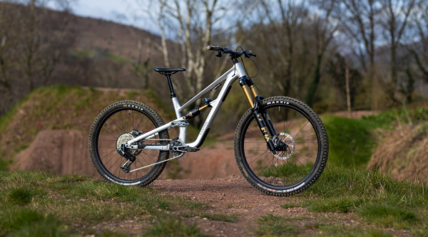 La nueva Canyon Torque AL apuesta por el aluminio, 180 mm y precios muy agresivos