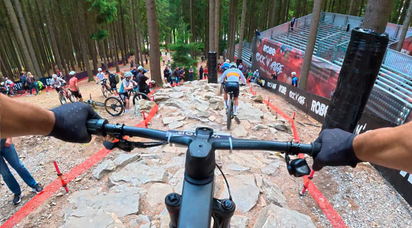Reconociendo el circuito de Nove Mesto 2026 con Thibaut François