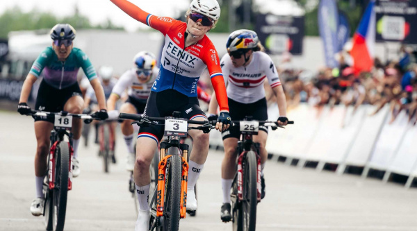 Vídeo resumen con lo mejor del Short Track de Nove Mesto 2026