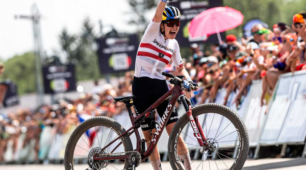16 minutos de vídeo con lo mejor de la Copa del Mundo de XCO en Nove Mesto