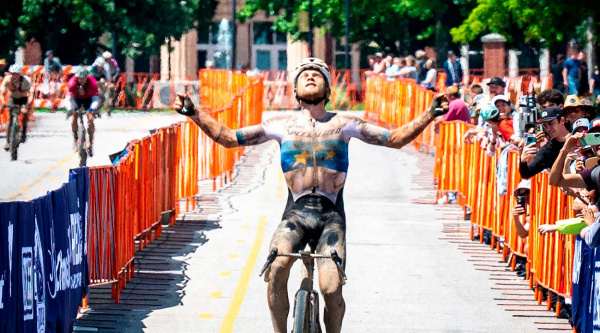 Mads Würtz Schmidt gana la Unbound Gravel 200 y da a la nueva Specialized Crux 5 un debut perfecto