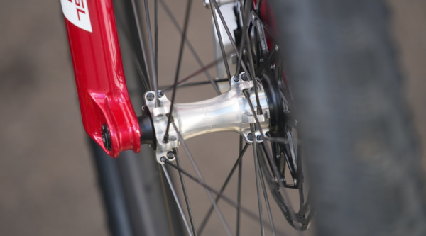 Prototipo de ruedas Syncros con radios de carbono, la nueva Spark RC no viene sola