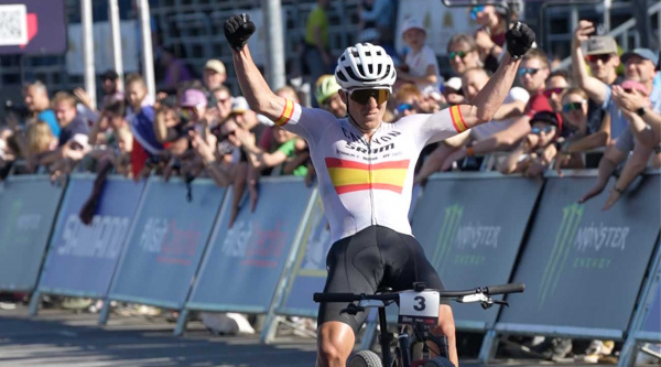 Thibaut François ya tiene su primera victoria en la Copa del Mundo de XCO, gana en Nove Mesto