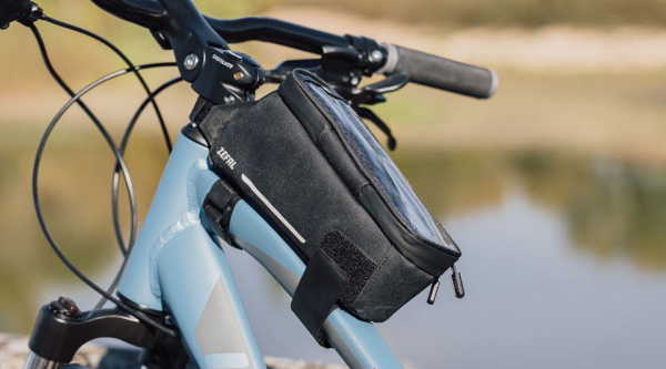 Zéfal convierte la bolsa de cuadro en soporte para móvil con sus nuevas Console Pack