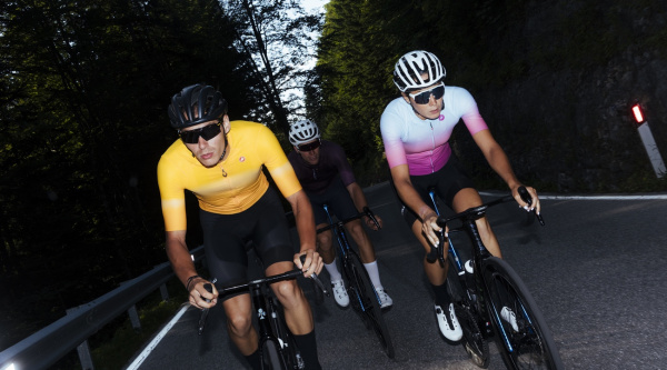 Maillots ultraligeros, culottes ventilados y protección UPF 50+ para actualizar la gama de verano de Castelli