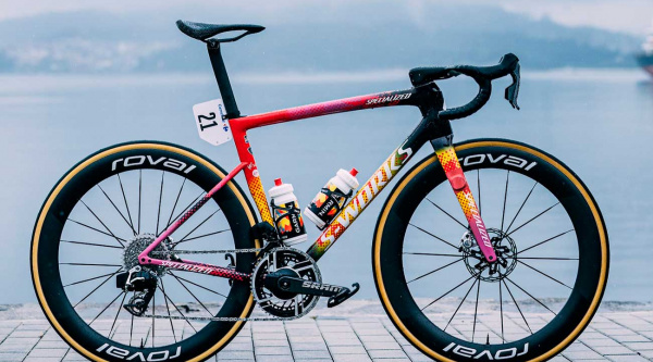Descalificada por 20 gramos de menos en su bici: la historia de Lorena Wiebes que va a traer cola
