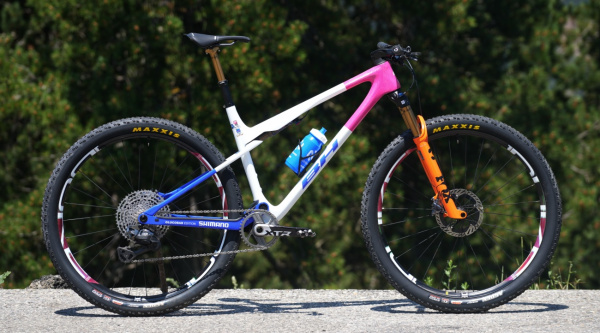 Bicis PRO: BH Lynx SLS edición Nutrinovex del BH Coloma Team