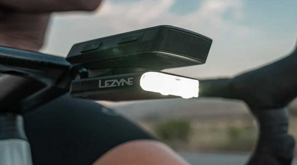 Lezyne Road Drive 500, una luz delantera potente y lista para destacar también de día