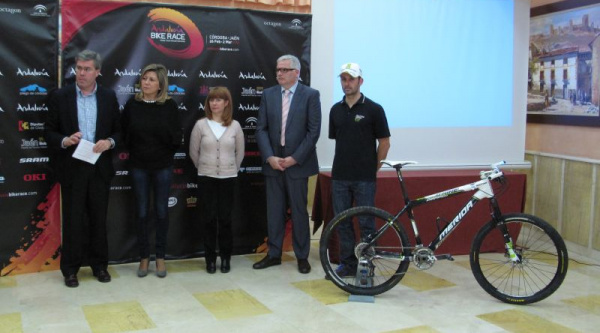 Jose Antonio Hermida presentando la Andalucía Bike Race