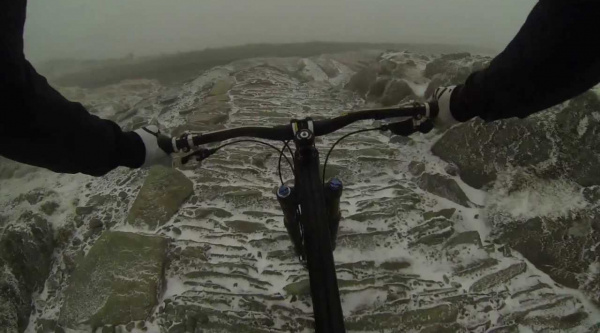Vídeo Dan Atherton en un brutal DH de piedras y nieve