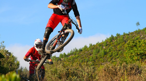 Vídeo Nino Schurter contra Brendan Fairclough