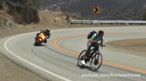 Bicicleta eléctrica con tracción a las dos ruedas y capaz de rodar a 80km/h