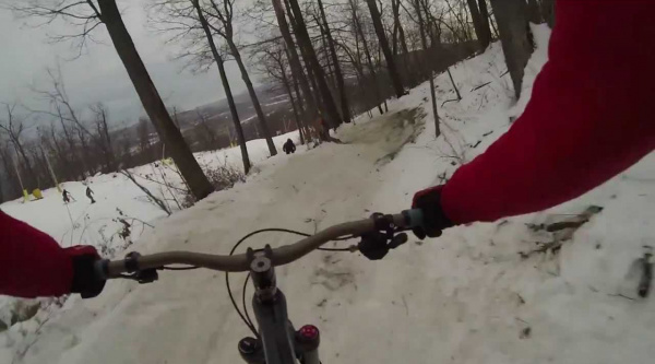 Vídeo: Aaron Chase en la nieve con bici de DH y ski bike