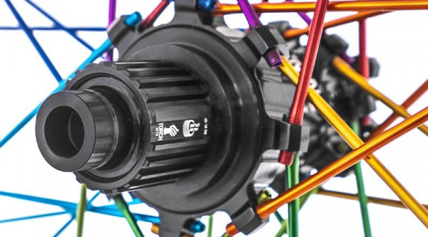 Núcleo Micro Spline en rueda Industry Nine