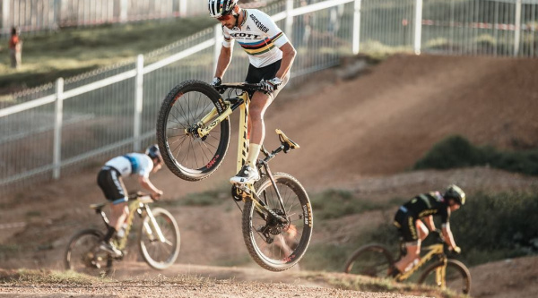 Nino Schurter en la Champions Race