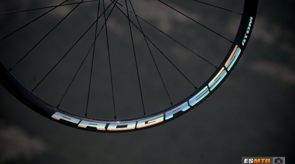 Ruedas Progress Atom