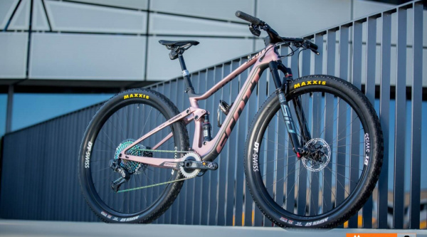 Scott Spark RC Oyster Pink de Kate Courtney