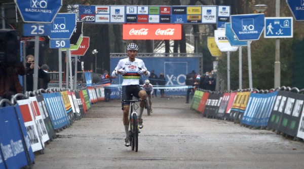 Mathieu van der Poel ganando