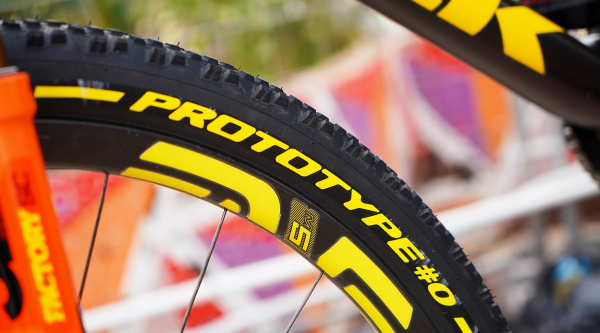 Prototipo neumático Pirelli Scorpion de 2,4″