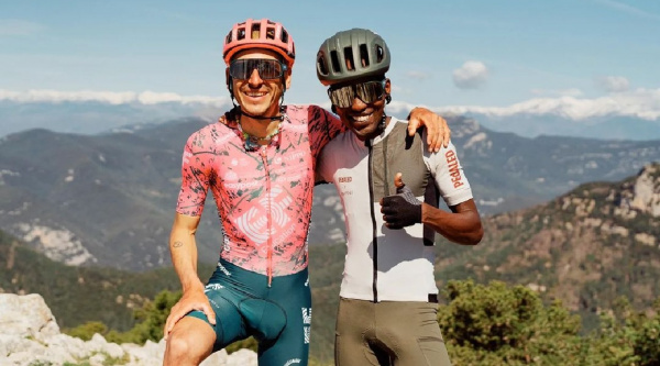 Sule Kangangi con Lachlan Morton