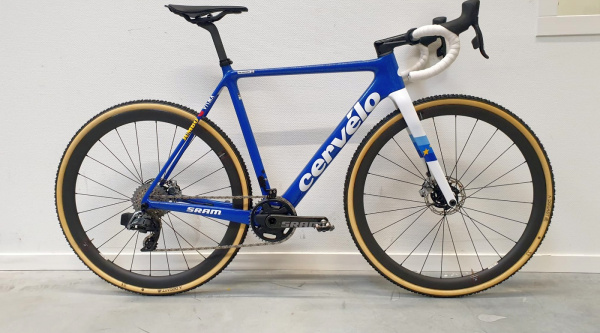 Cervélo R5-CX de Fem van Empel
