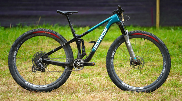 Berria Mako BR del Berria Vittoria Factory Team
