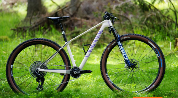 Canyon Exceed CFR de Loana Lecomte