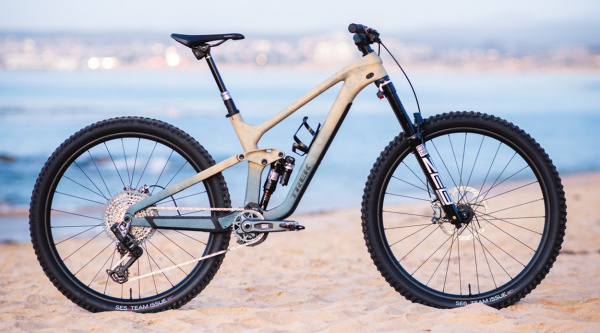 Trek Slash SE Gen 5 edición limitada con Flight Attendant