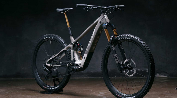 Pivot Shuttle SL/AM 2025