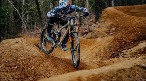 Aaron Gwin