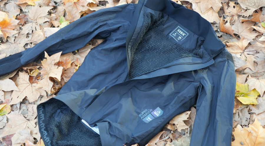 Lo más bestia de Gobik: probamos su nueva chaqueta Superarmour para rodar bajo cero